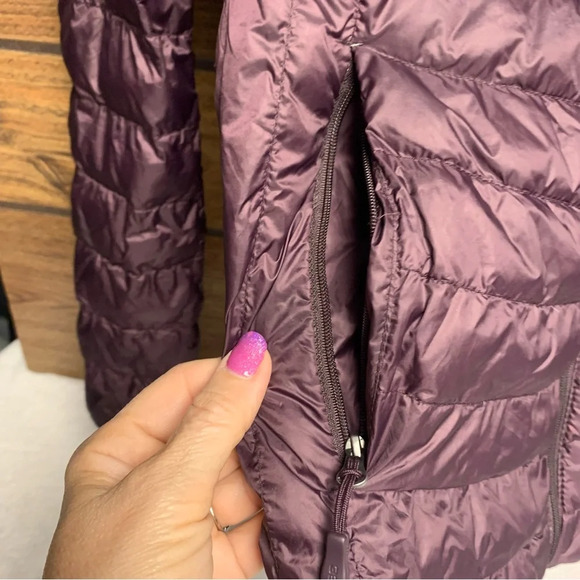 HeatKeep size medium puffer coat dark purple color does have a flaw on arm - Picture 5 of 9